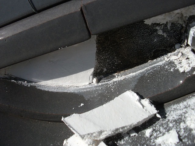 名古屋市守山区で瓦屋根の漆喰を詰め直し、鬼瓦や棟の継ぎ目はシーリング材で対応